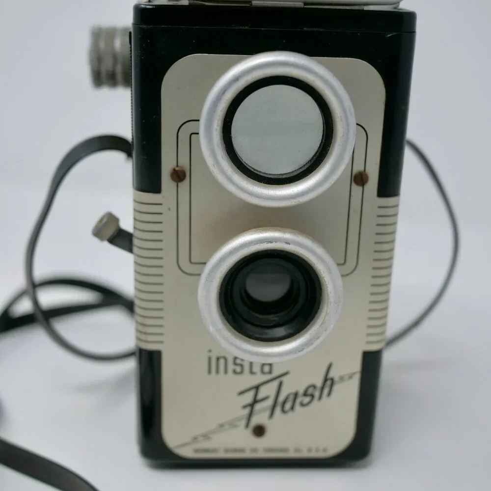 Vintage Herbert George Co. Insta Flash 620 Camera USA Strap